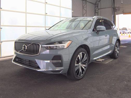 2023 Volvo XC60 Recharge Plug-In Hybrid T8 Plus Bright Theme