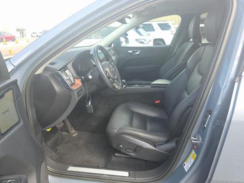 2023 Volvo XC60 Recharge Plug-In Hybrid T8 Plus Bright Theme