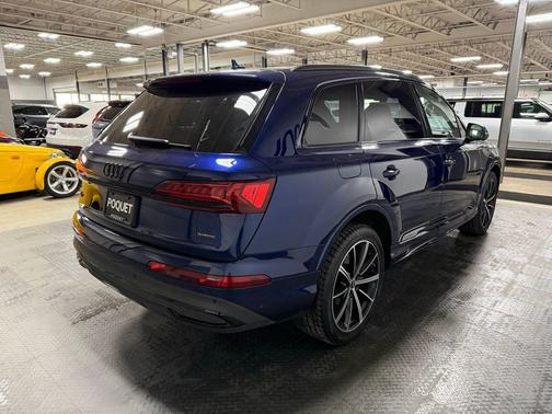 Navarra Blue Metallic 2023 Audi Q7 55 Premium Plus