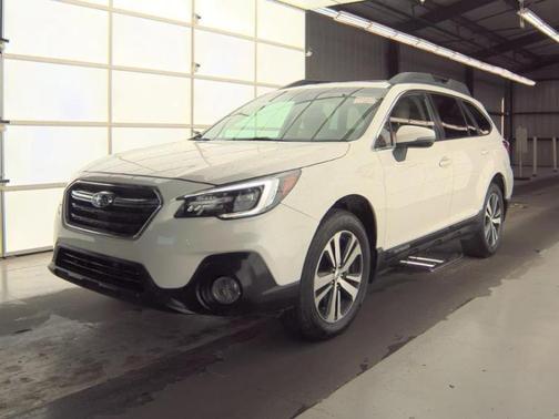 Crystal White Pearl 2018 Subaru Outback 2.5i Limited