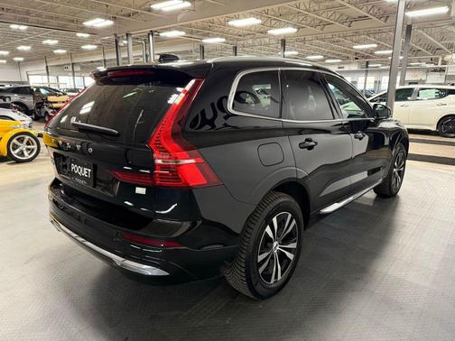 2023 Volvo XC60 Recharge Plug-In Hybrid T8 Core Bright Theme