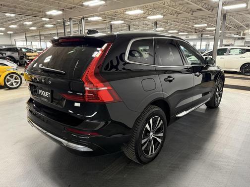 2023 Volvo XC60 Recharge Plug-In Hybrid T8 Core Bright Theme