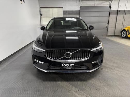 2023 Volvo XC60 Recharge Plug-In Hybrid T8 Core Bright Theme