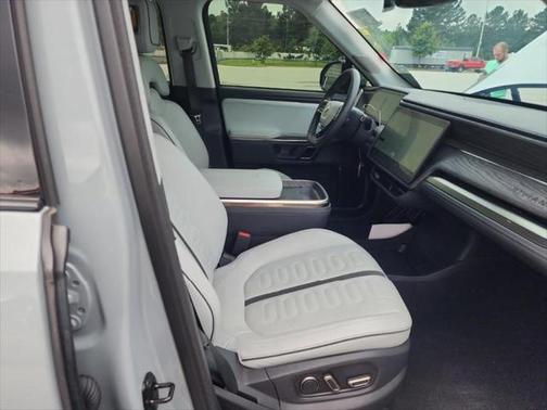 2023 Rivian R1S Adventure