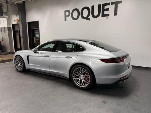 2017 Porsche Panamera 4S