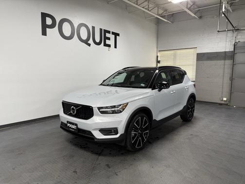 2022 Volvo XC40 T5 R-Design