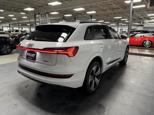 2022 Audi e-tron Premium Plus