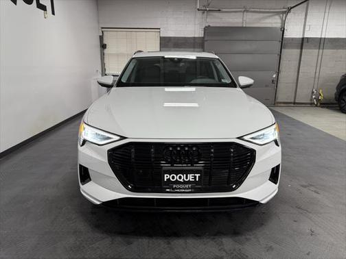 2022 Audi e-tron Premium Plus