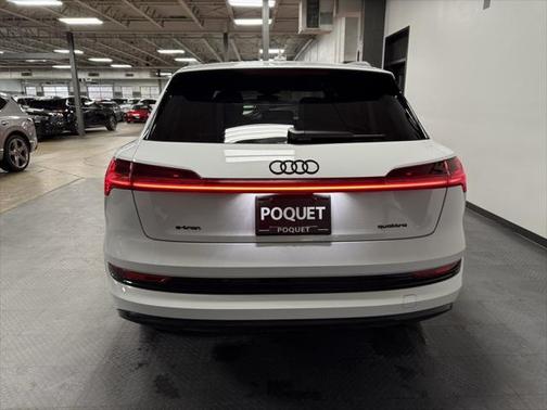 2022 Audi e-tron Premium Plus