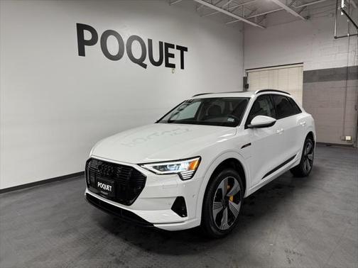 2022 Audi e-tron Premium Plus