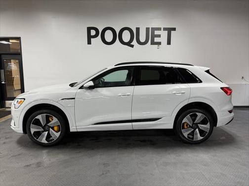 2022 Audi e-tron Premium Plus
