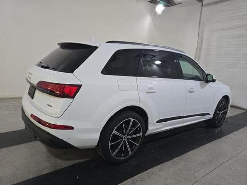2023 Audi Q7 55 Premium Plus