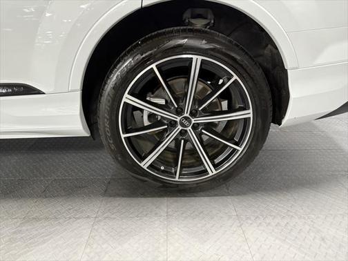 2023 Audi Q7 55 Premium Plus