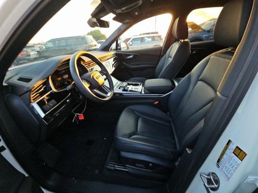 2023 Audi Q7 55 Premium Plus