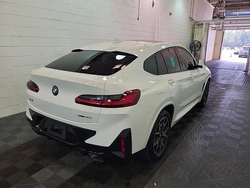 2024 BMW X4 xDrive30i