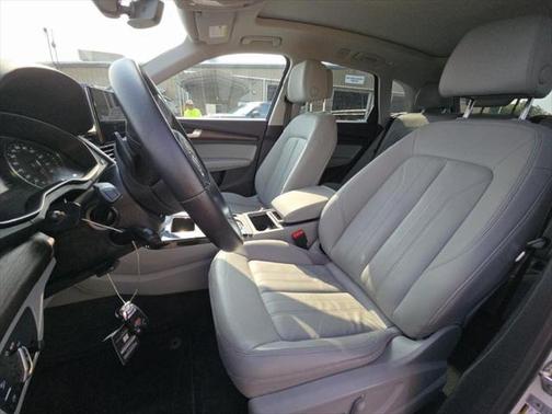 2022 Audi Q5 40 Premium
