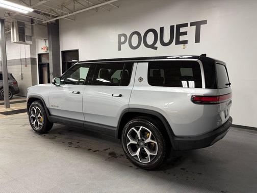 2024 Rivian R1S Adventure