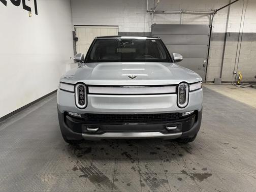 2024 Rivian R1S Adventure