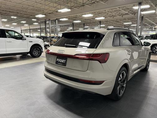 2022 Audi e-tron Premium