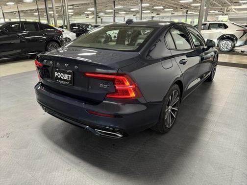 2022 Volvo S60 T5 Momentum