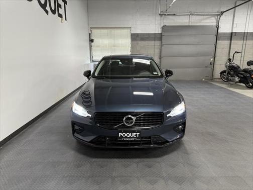 2022 Volvo S60 T5 Momentum