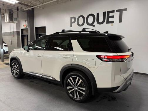 Pearl White Tricoat/Super Black 2023 Nissan Pathfinder Platinum