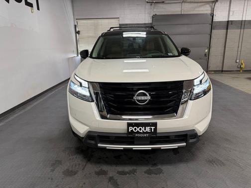 Pearl White Tricoat/Super Black 2023 Nissan Pathfinder Platinum