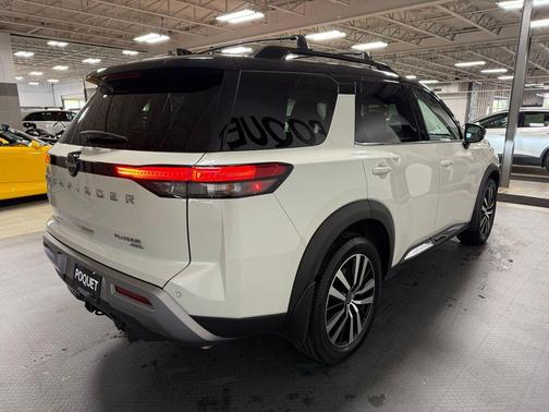 Pearl White Tricoat/Super Black 2023 Nissan Pathfinder Platinum