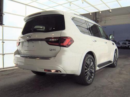 2024 INFINITI QX80 Premium Select