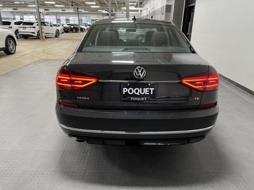 2017 Volkswagen Passat 1.8T R-Line w/Comfort