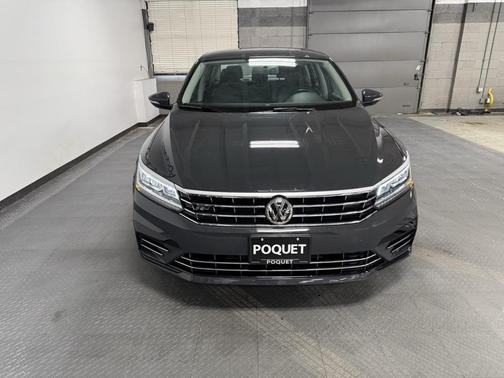 2017 Volkswagen Passat 1.8T R-Line w/Comfort