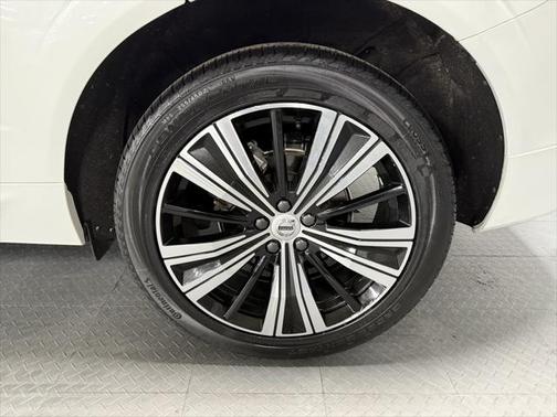 2022 Volvo XC60 B5 Inscription