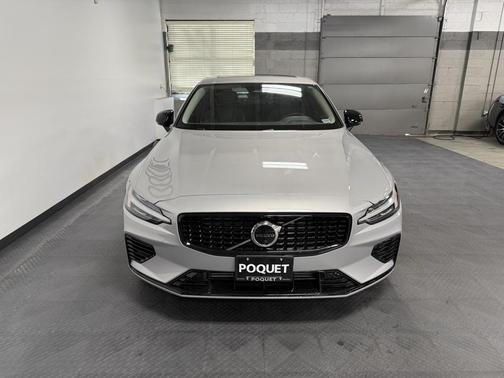 2023 Volvo S60 Recharge Plug-In Hybrid T8 Plus Dark Theme