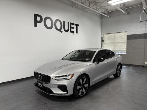 2023 Volvo S60 Recharge Plug-In Hybrid T8 Plus Dark Theme