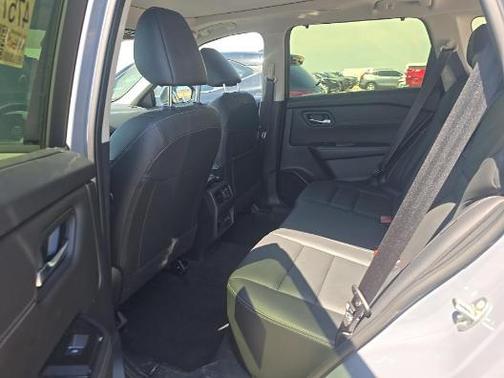 Boulder Gray Pearl/Super Black 2024 Nissan Rogue SL
