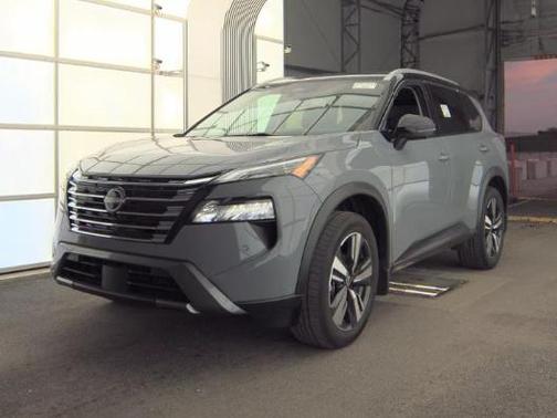 Boulder Gray Pearl/Super Black 2024 Nissan Rogue SL