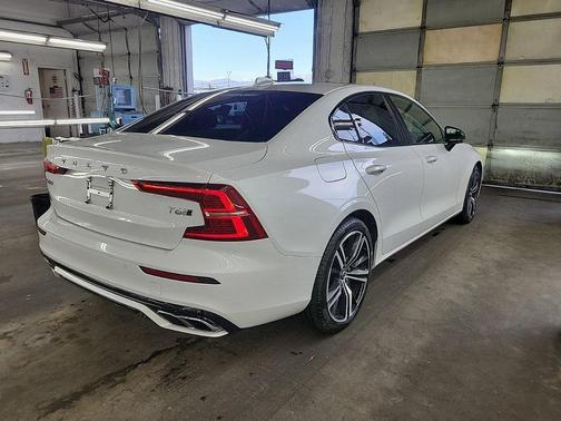 2019 Volvo S60 T6 R-Design