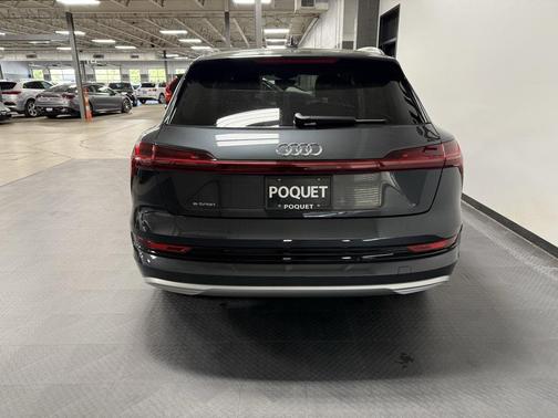 2019 Audi e-tron Premium Plus