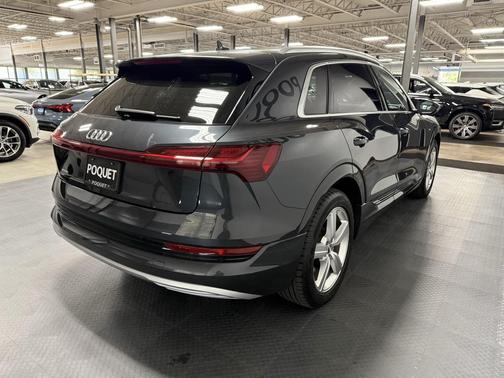 2019 Audi e-tron Premium Plus