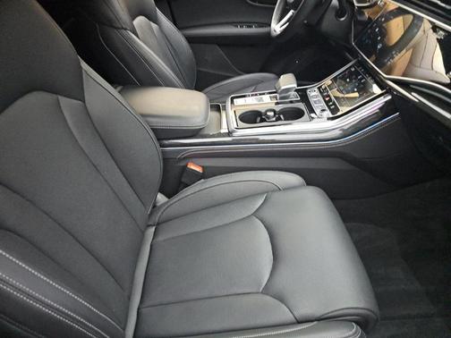 Mythos Black Metallic 2025 Audi Q7 55 Prestige