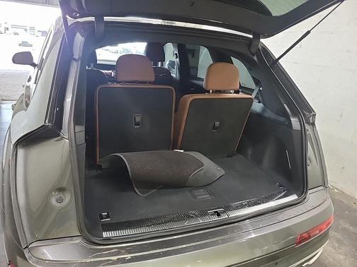 2021 Audi Q7 45 Premium Plus