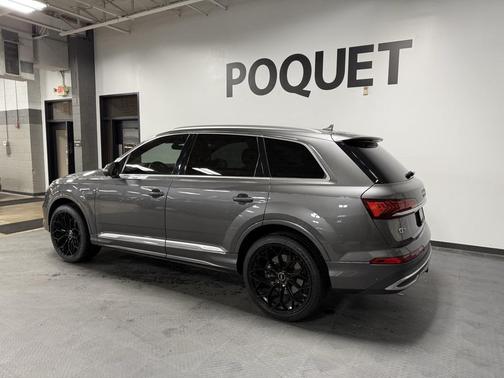 2021 Audi Q7 45 Premium Plus