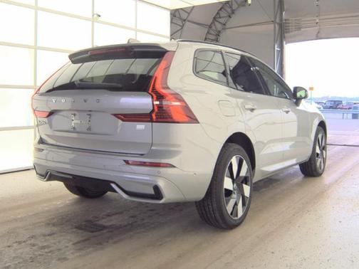 2024 Volvo XC60 Recharge Plug-In Hybrid T8 Plus Dark Theme