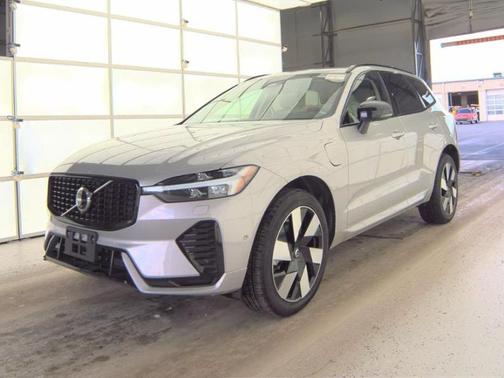 2024 Volvo XC60 Recharge Plug-In Hybrid T8 Plus Dark Theme