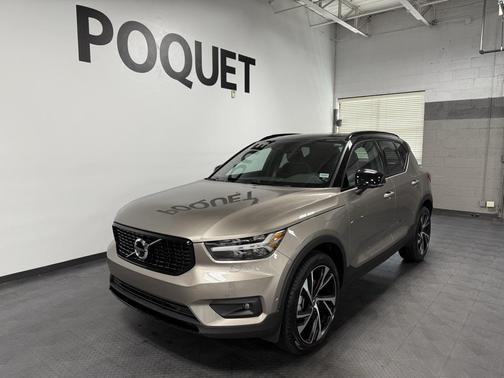 2022 Volvo XC40 T5 R-Design