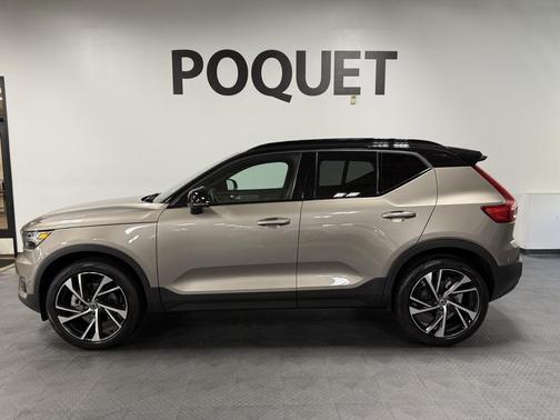 2022 Volvo XC40 T5 R-Design