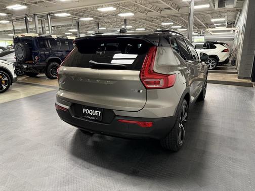 2022 Volvo XC40 T5 R-Design