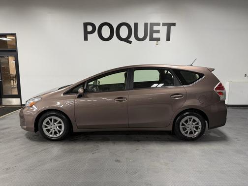 2016 Toyota Prius v Three