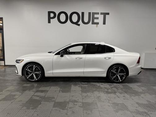 2024 Volvo S60 B5 Plus Dark Theme