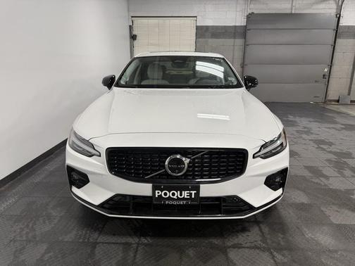 2024 Volvo S60 B5 Plus Dark Theme